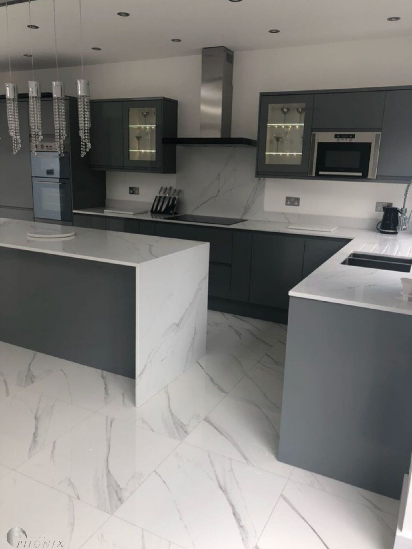 برای مشاوره خرید صفحه کابینت تماس بگیرید. 09125685093